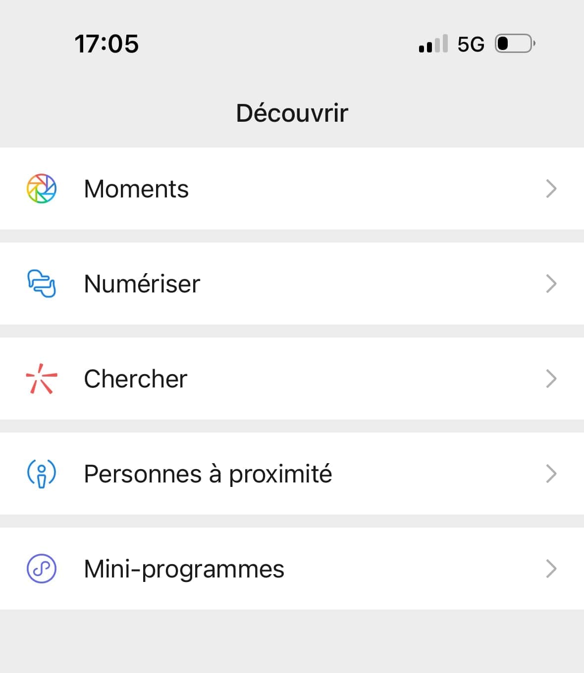 L'onglet Découvrir de WeChat en français : Moments, Numériser, Chercher, Personnes à proximité et Mini-programmes