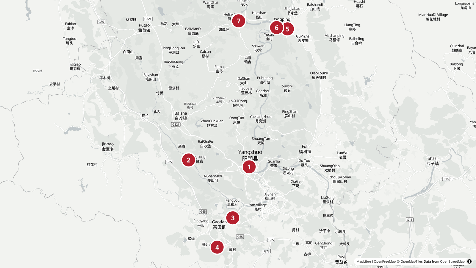 Carte de la vallée de Yangshuo : le bourg au centre, la rivière Yulong à l'ouest, Moon Hill et le pic Ruyi au sud, et au nord le village de Xingping avec les collines de Laozhai et de Xianggong sur la rivière Li