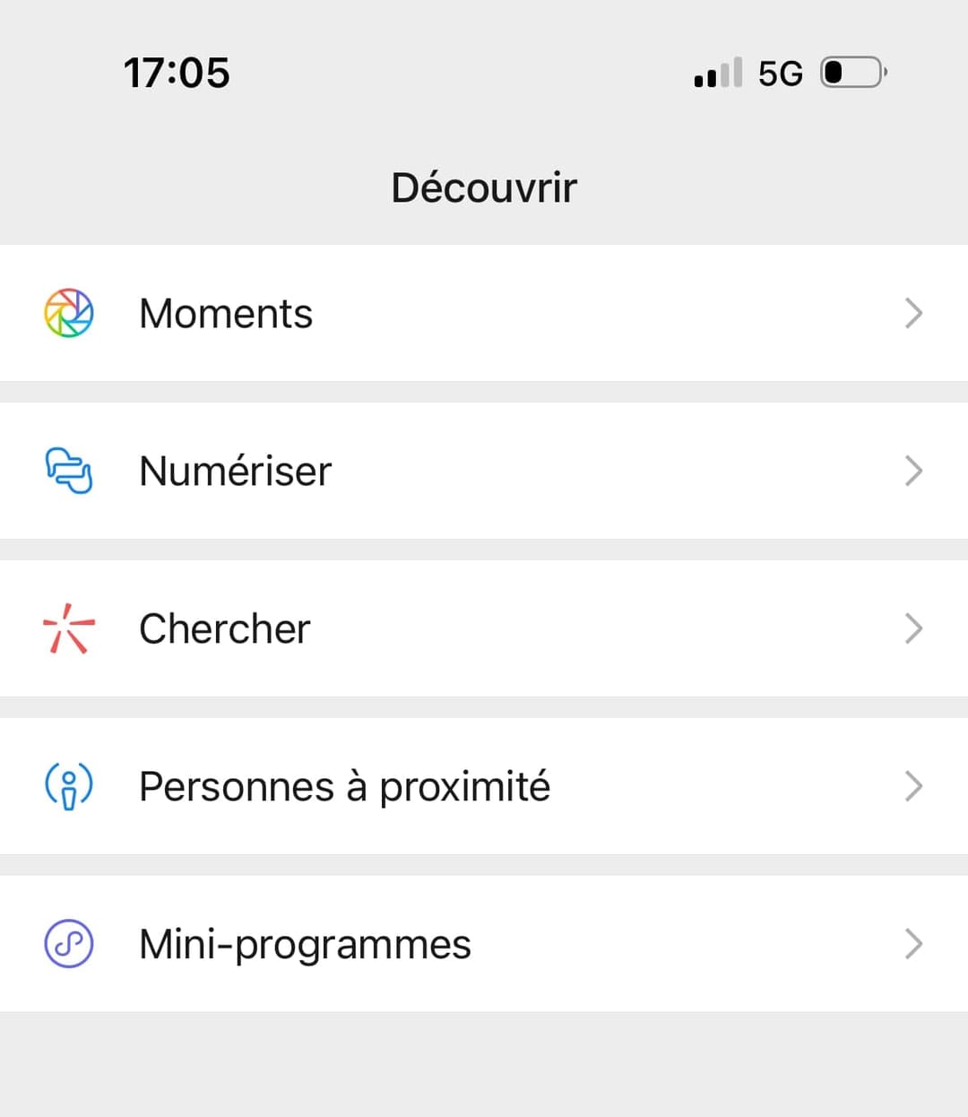 L'onglet Découvrir de WeChat en français : Moments, Numériser, Chercher, Personnes à proximité et Mini-programmes